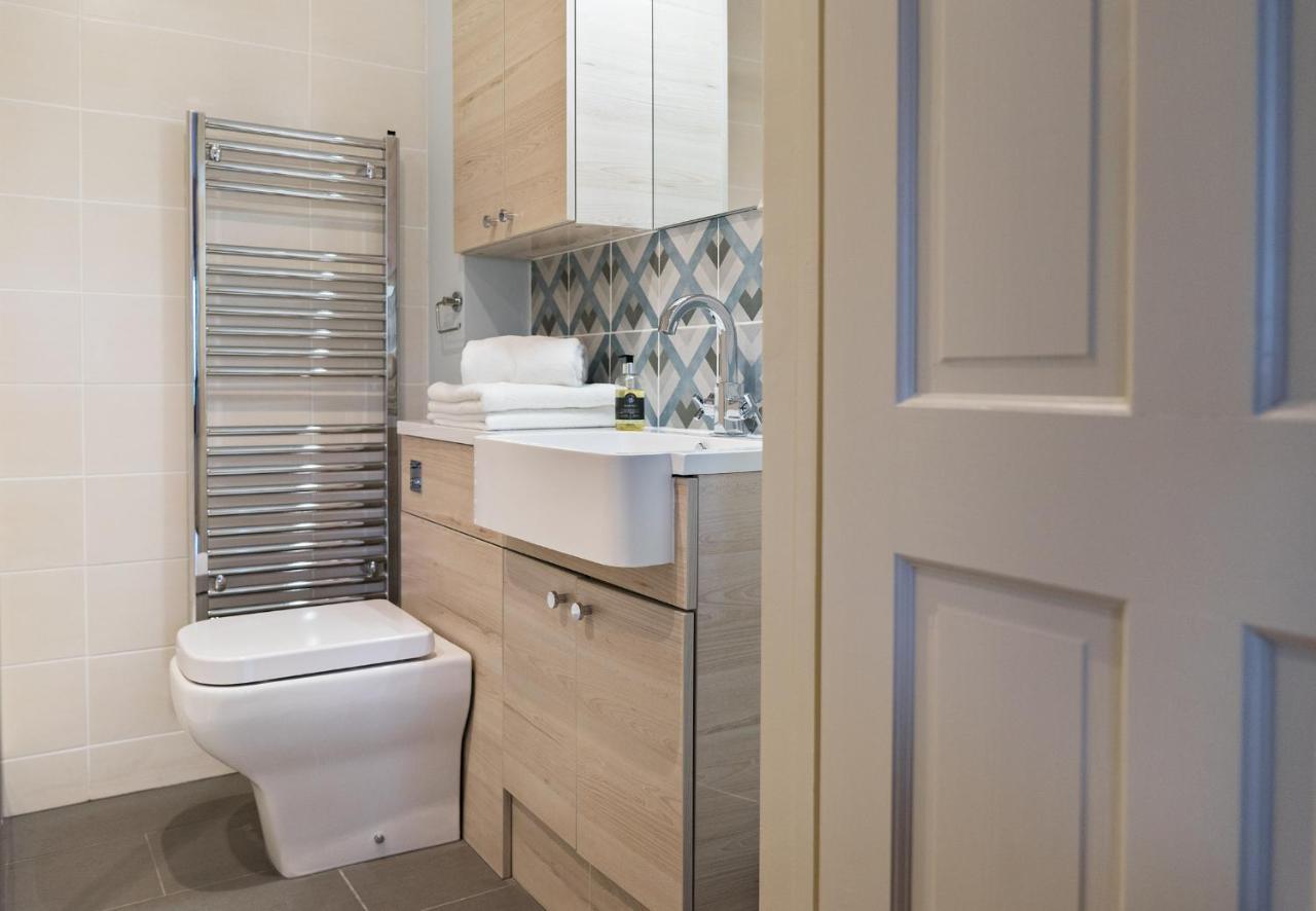 Neuadd B&B Suites Крикгауел Екстер'єр фото