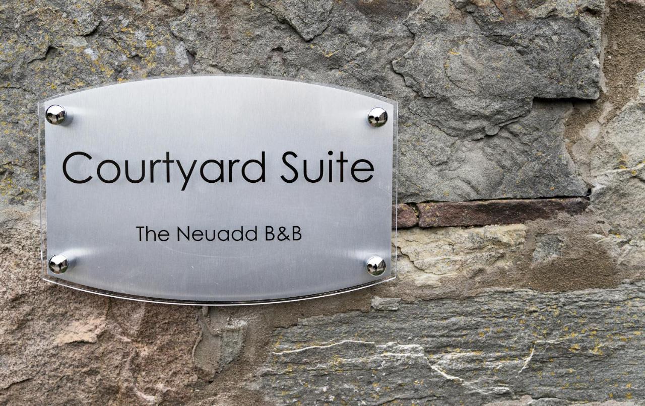 Neuadd B&B Suites Крикгауел Екстер'єр фото
