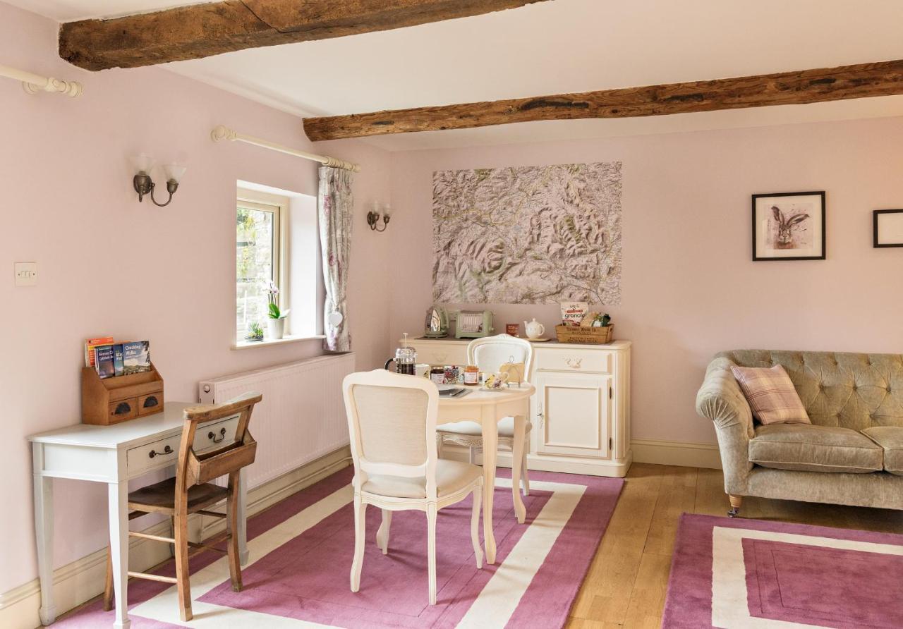 Neuadd B&B Suites Крикгауел Екстер'єр фото