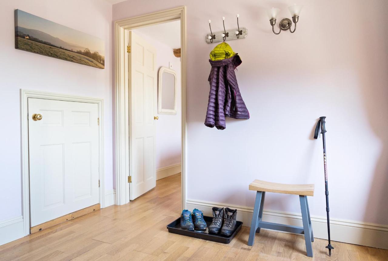 Neuadd B&B Suites Крикгауел Екстер'єр фото