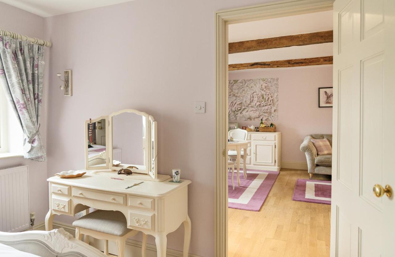 Neuadd B&B Suites Крикгауел Екстер'єр фото