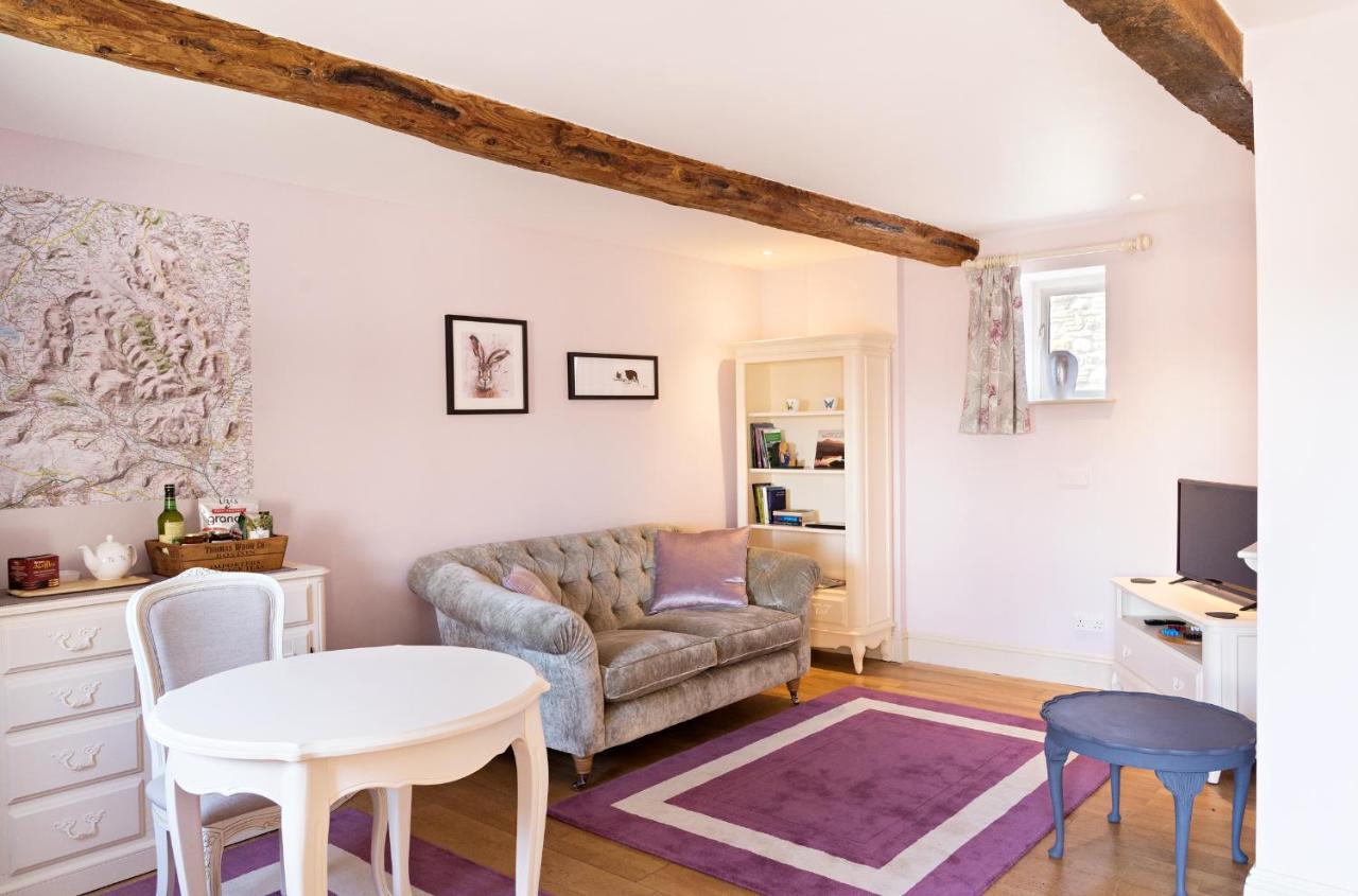 Neuadd B&B Suites Крикгауел Екстер'єр фото