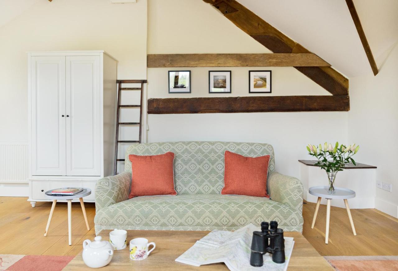 Neuadd B&B Suites Крикгауел Екстер'єр фото