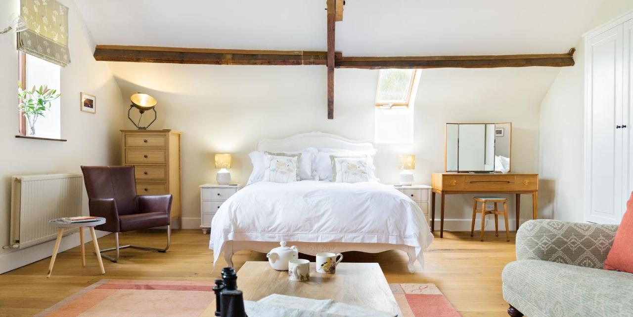 Neuadd B&B Suites Крикгауел Екстер'єр фото
