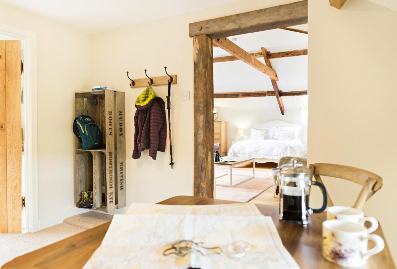 Neuadd B&B Suites Крикгауел Екстер'єр фото