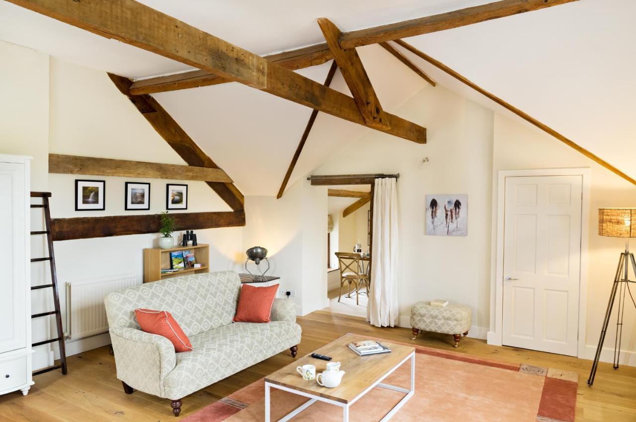 Neuadd B&B Suites Крикгауел Екстер'єр фото