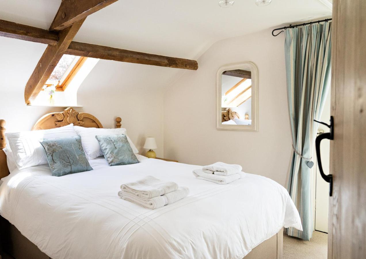 Neuadd B&B Suites Крикгауел Екстер'єр фото